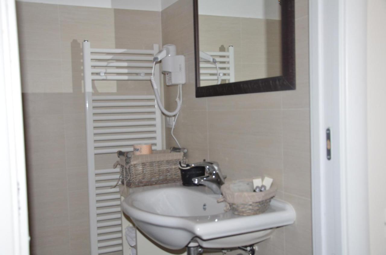Baldassarre Milán Habitación foto